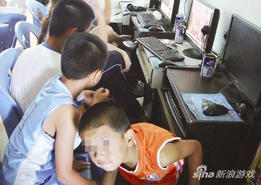 11岁男孩酷爱网游失联50小时竟在网吧看别人打游戏