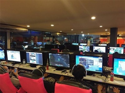 泰国网吧实拍:一小时3块,小学生扎堆玩《我的世界》