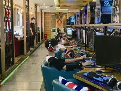 抽查公园、酒店、网吧 不放过一个“不文明死角”