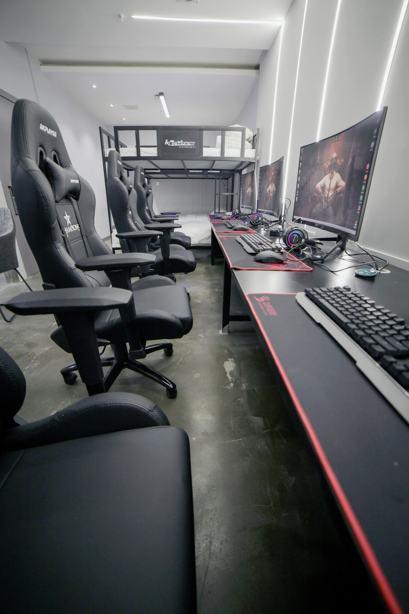 哈尔滨精品电竞网吧 数字时代的沉浸式体验空间